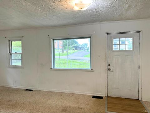 Tiny photo for 912 Mercury Street St, Lynchburg, VA 24502 (MLS # 366690)