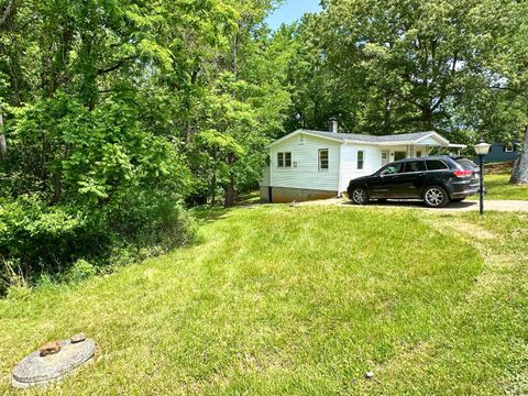 Tiny photo for 912 Mercury Street St, Lynchburg, VA 24502 (MLS # 366690)