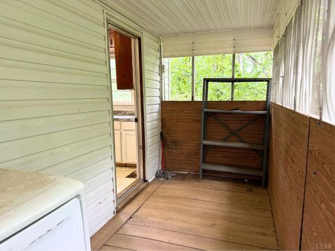 Tiny photo for 912 Mercury Street St, Lynchburg, VA 24502 (MLS # 366690)