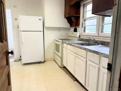 Tiny photo for 912 Mercury Street St, Lynchburg, VA 24502 (MLS # 366690)