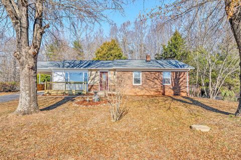 Tiny photo for 1104 Union Hall School Road, Chatham, VA 24531 (MLS # 363716)