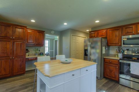 Tiny photo for 102 Meadows Dr Dr, Forest, VA 24551 (MLS # 365313)