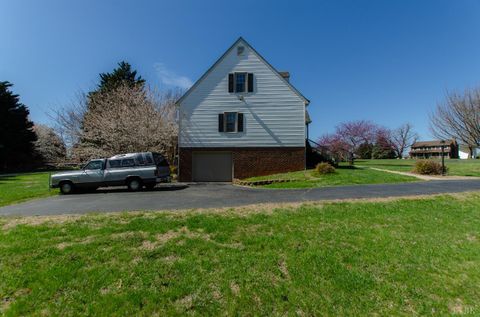 Tiny photo for 102 Meadows Dr Dr, Forest, VA 24551 (MLS # 365313)