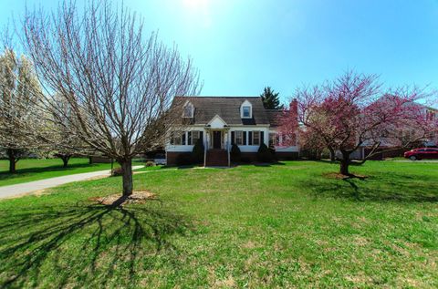 Tiny photo for 102 Meadows Dr Dr, Forest, VA 24551 (MLS # 365313)