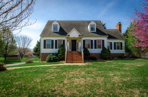 Photo of 102 Meadows Dr Dr, Forest, VA 24551 (MLS # 365313)
