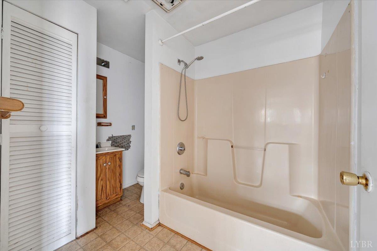 Esmont, Virginia 22937, United States, 4 Bedrooms Bedrooms, ,3 BathroomsBathrooms,Residential,Active,197099