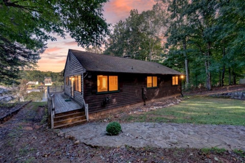 Homes For Sale - 118 Creeden Drive<br/> Moneta, VA 24121