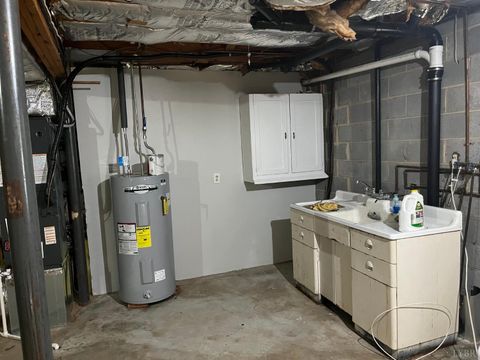 Tiny photo for 203 College Park Drive, Lynchburg, VA 24502 (MLS # 363255)