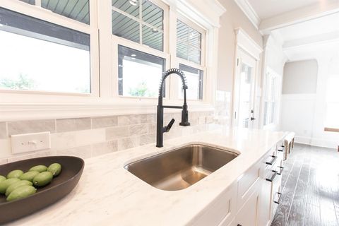 Tiny photo for 1025 Landon Court, Forest, VA 24551 (MLS # 362372)