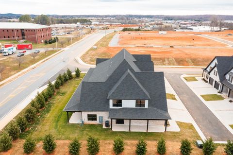 Tiny photo for 1025 Landon Court, Forest, VA 24551 (MLS # 362372)