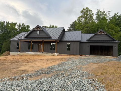 Photo of 2794 Cow Rd, Buffalo Junction, VA 24529 (MLS # 366464)