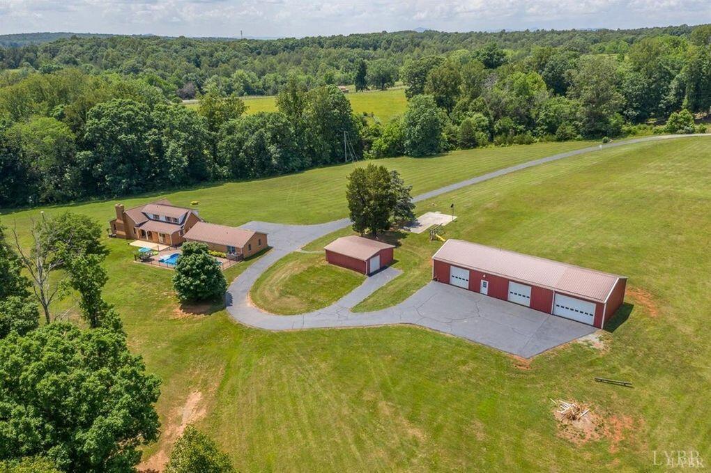 450 Holyfield Lane, Moneta, Virginia image 2