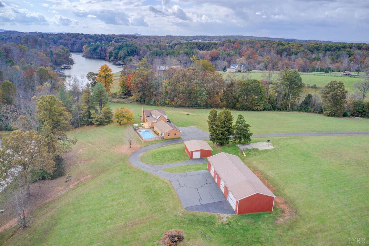 450 Holyfield Lane, Moneta, Virginia image 5