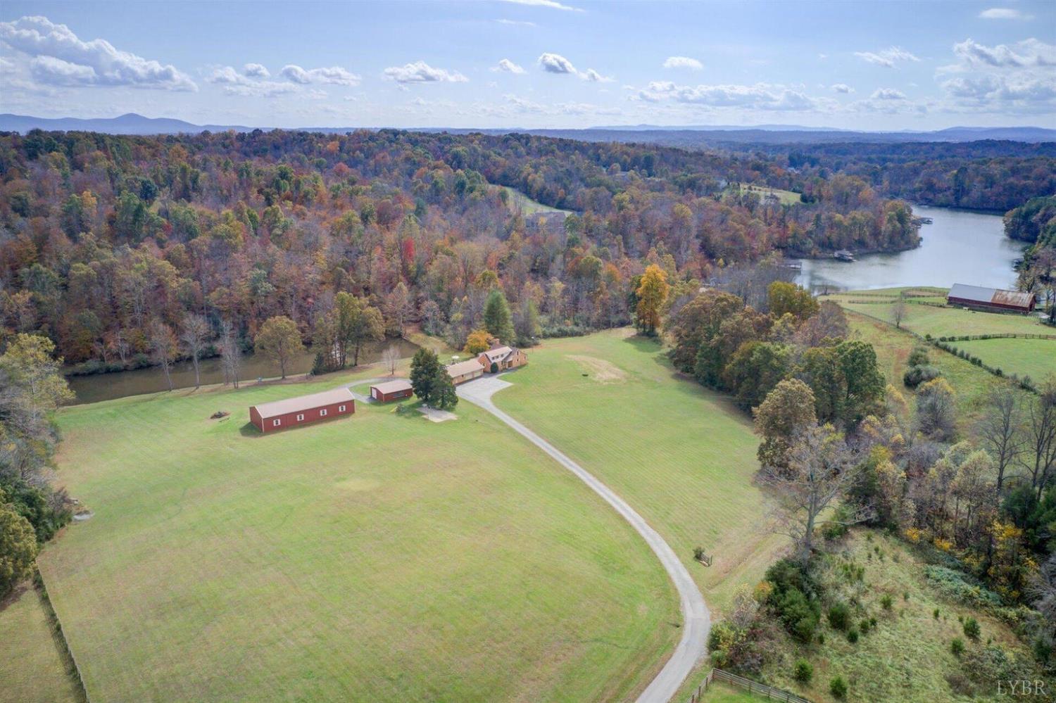 450 Holyfield Lane, Moneta, Virginia image 4