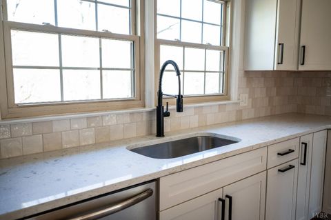 Tiny photo for 123 Lafayette Place, Forest, VA 24551 (MLS # 364619)