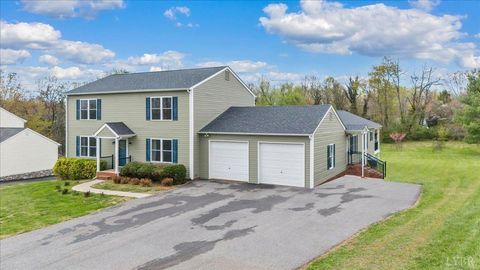 Photo of 1111 Charmin Drive, Forest, VA 24551 (MLS # 365734)