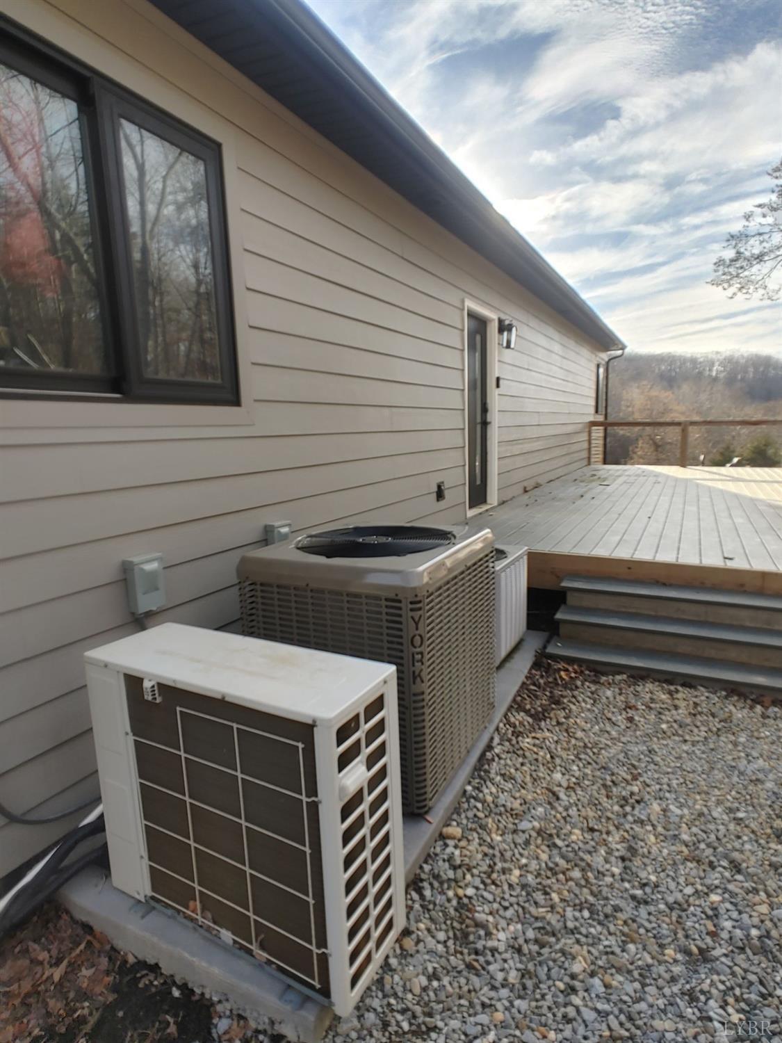 Goode, Virginia 24556, United States, 3 Bedrooms Bedrooms, ,3 BathroomsBathrooms,Residential,Active,77206