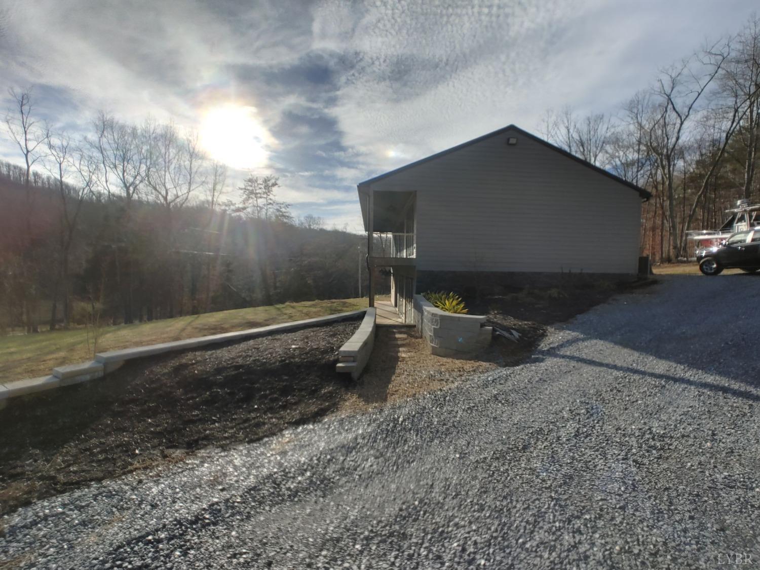 Goode, Virginia 24556, United States, 3 Bedrooms Bedrooms, ,3 BathroomsBathrooms,Residential,Active,77206