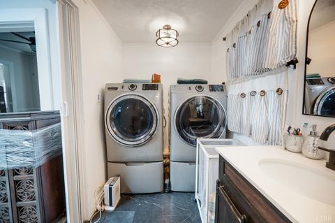 Tiny photo for 301 Oakridge Boulevard, Lynchburg, VA 24502 (MLS # 363019)