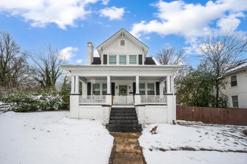 Photo of 301 Oakridge Boulevard, Lynchburg, VA 24502 (MLS # 363019)