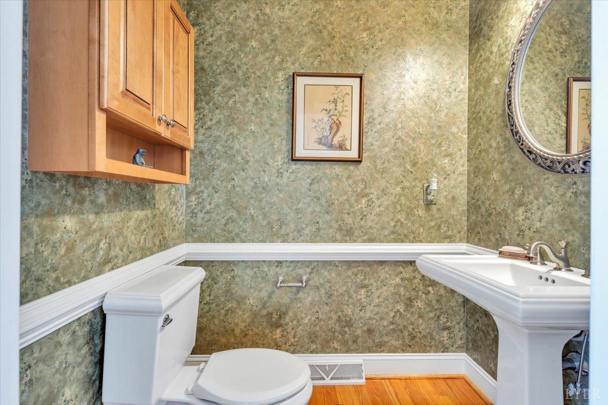 Lynchburg, Virginia 24503, United States, 4 Bedrooms Bedrooms, ,5 BathroomsBathrooms,Residential,Active,86838