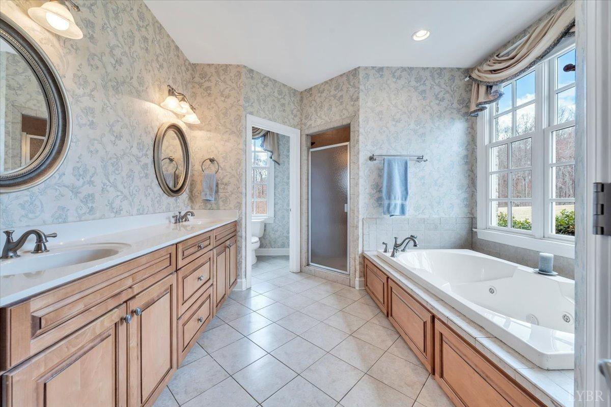 Lynchburg, Virginia 24503, United States, 4 Bedrooms Bedrooms, ,5 BathroomsBathrooms,Residential,Active,86838