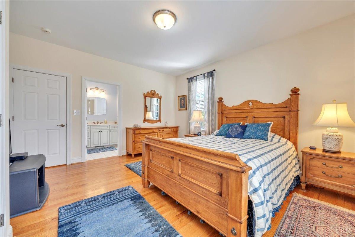 Lynchburg, Virginia 24503, United States, 4 Bedrooms Bedrooms, ,5 BathroomsBathrooms,Residential,Active,86838