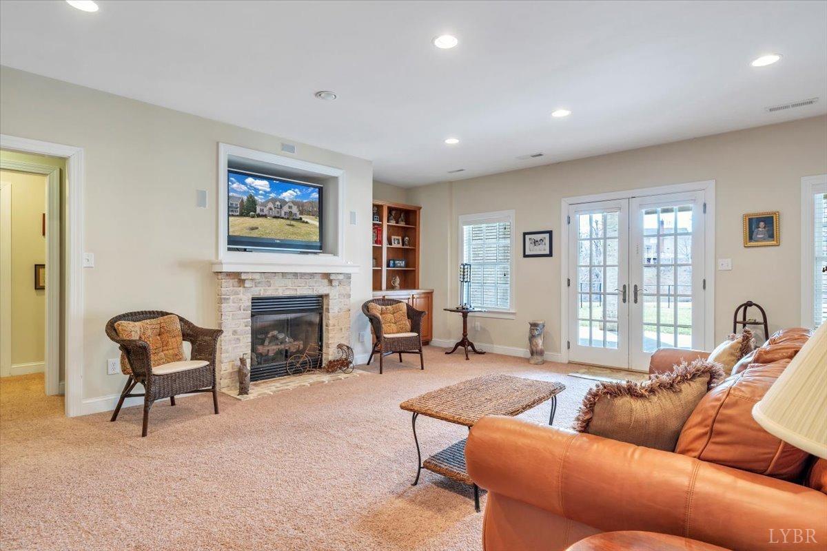 Lynchburg, Virginia 24503, United States, 4 Bedrooms Bedrooms, ,5 BathroomsBathrooms,Residential,Active,86838