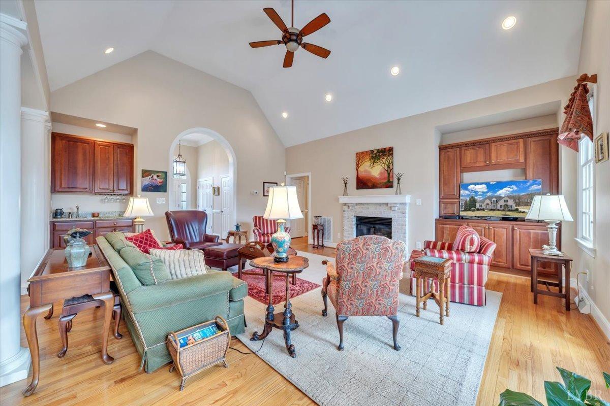 Lynchburg, Virginia 24503, United States, 4 Bedrooms Bedrooms, ,5 BathroomsBathrooms,Residential,Active,86838