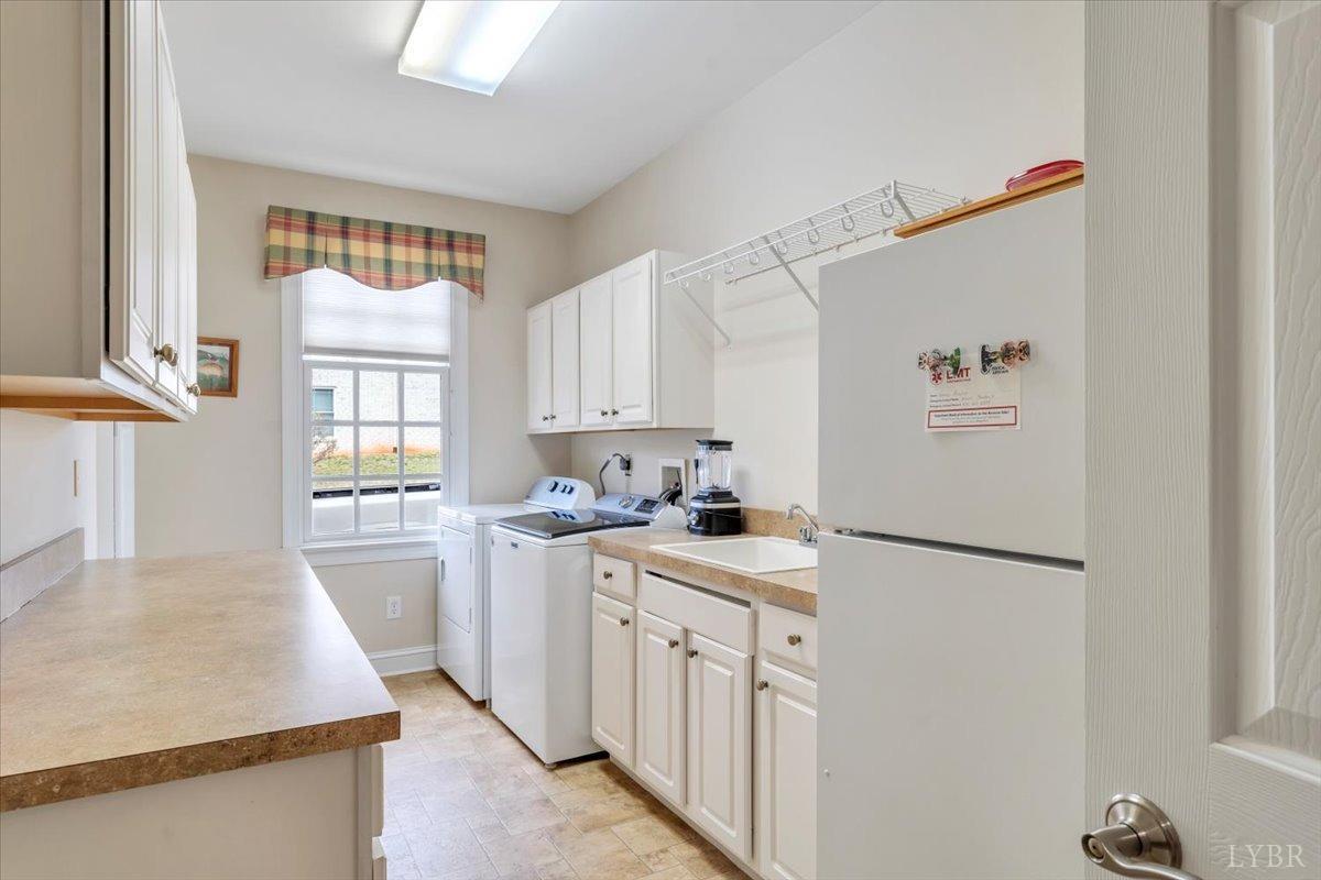 Lynchburg, Virginia 24503, United States, 4 Bedrooms Bedrooms, ,5 BathroomsBathrooms,Residential,Active,86838