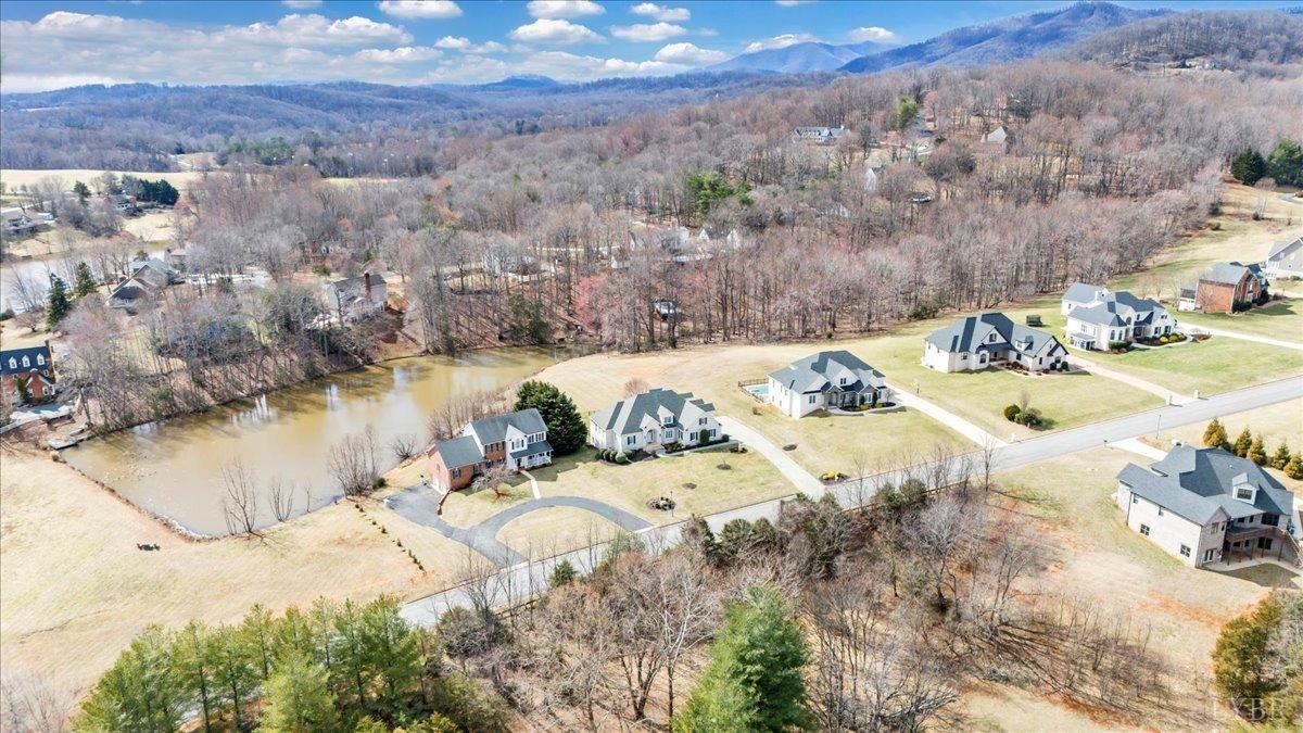 Lynchburg, Virginia 24503, United States, 4 Bedrooms Bedrooms, ,5 BathroomsBathrooms,Residential,Active,86838