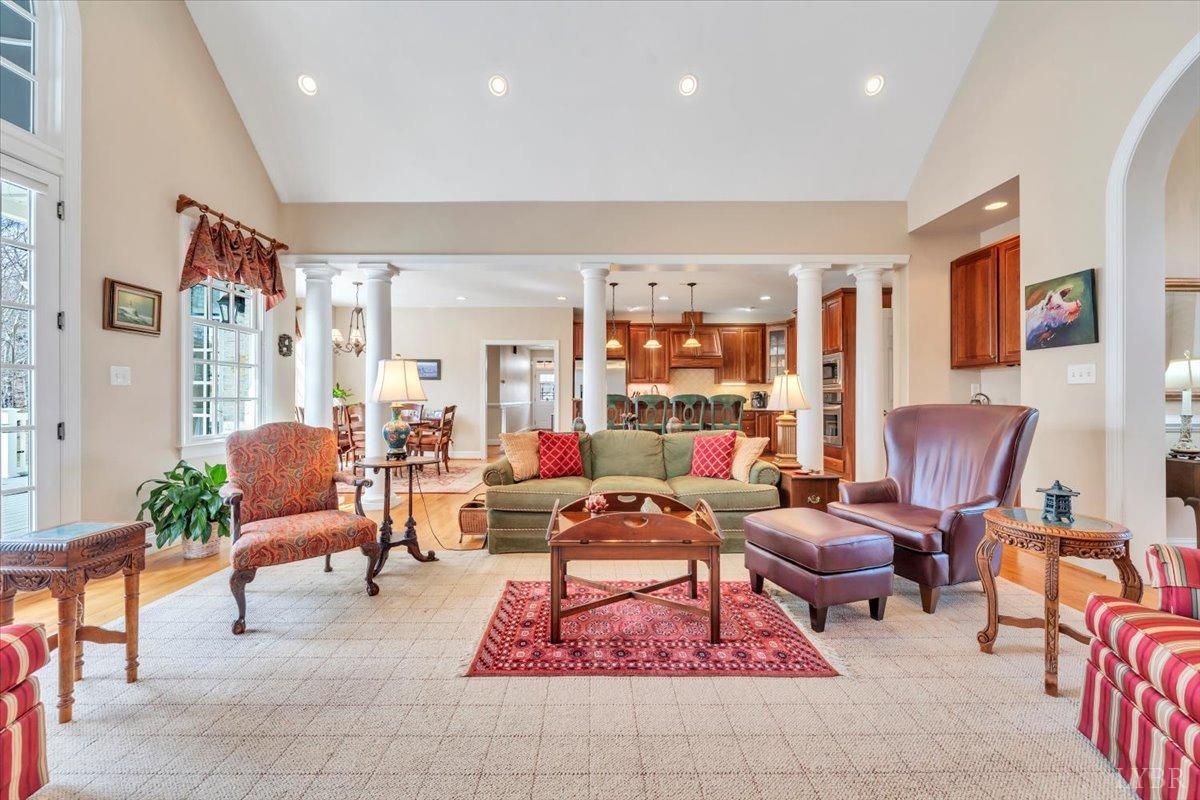 Lynchburg, Virginia 24503, United States, 4 Bedrooms Bedrooms, ,5 BathroomsBathrooms,Residential,Active,86838