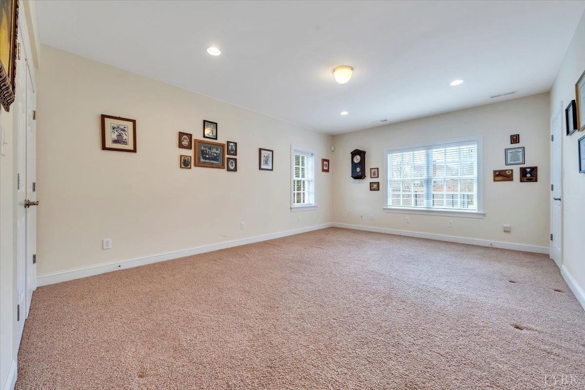 Lynchburg, Virginia 24503, United States, 4 Bedrooms Bedrooms, ,5 BathroomsBathrooms,Residential,Active,86838