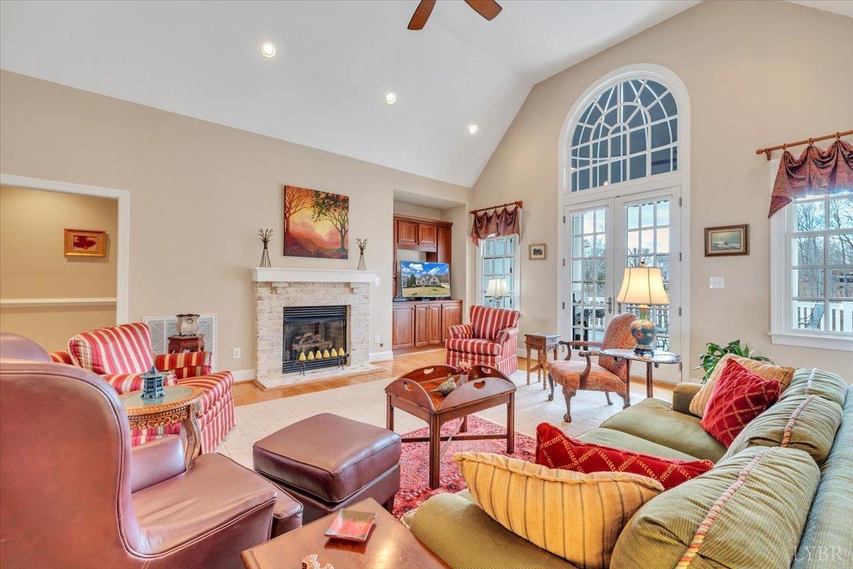 Lynchburg, Virginia 24503, United States, 4 Bedrooms Bedrooms, ,5 BathroomsBathrooms,Residential,Active,86838