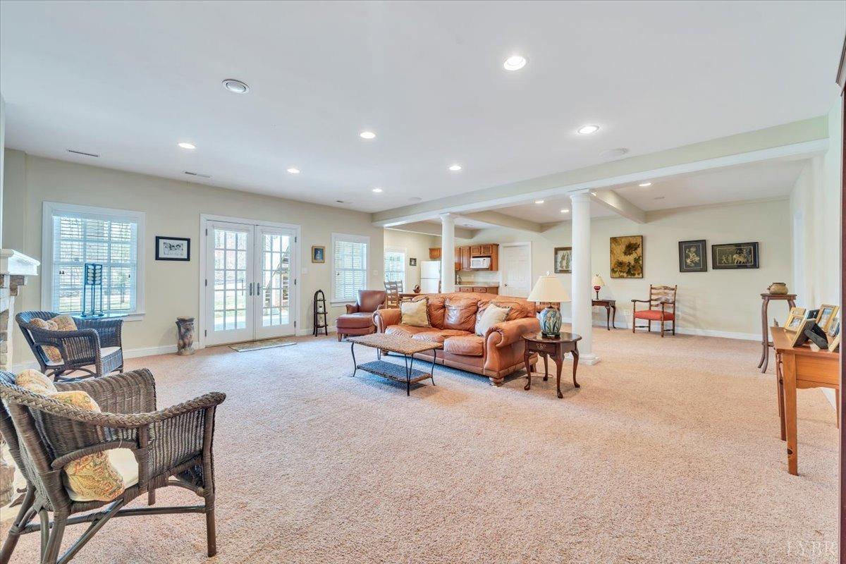 Lynchburg, Virginia 24503, United States, 4 Bedrooms Bedrooms, ,5 BathroomsBathrooms,Residential,Active,86838