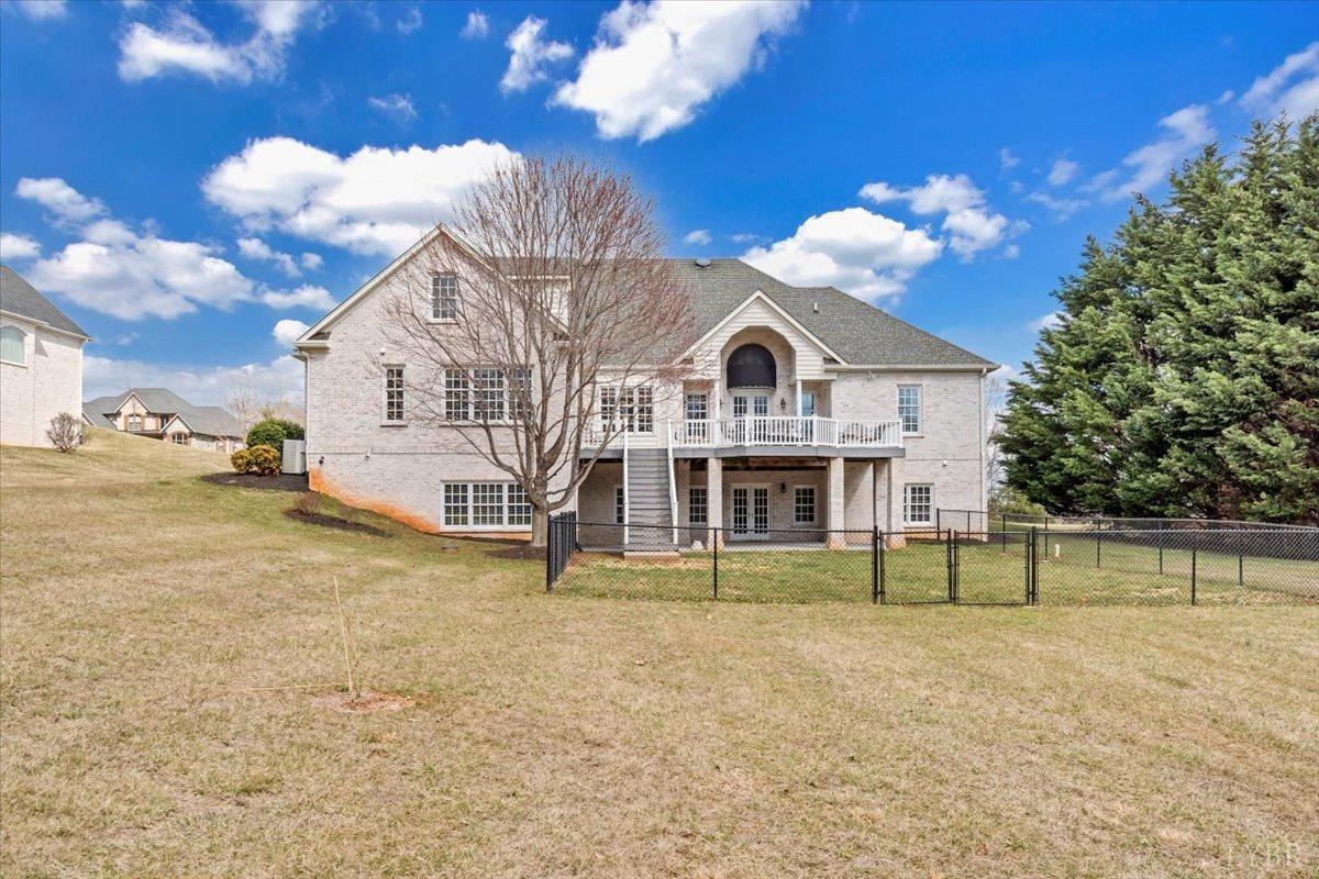 Lynchburg, Virginia 24503, United States, 4 Bedrooms Bedrooms, ,5 BathroomsBathrooms,Residential,Active,86838