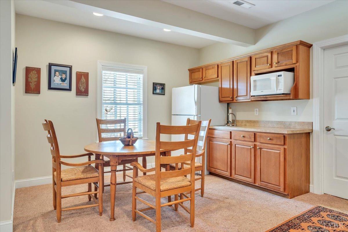 Lynchburg, Virginia 24503, United States, 4 Bedrooms Bedrooms, ,5 BathroomsBathrooms,Residential,Active,86838