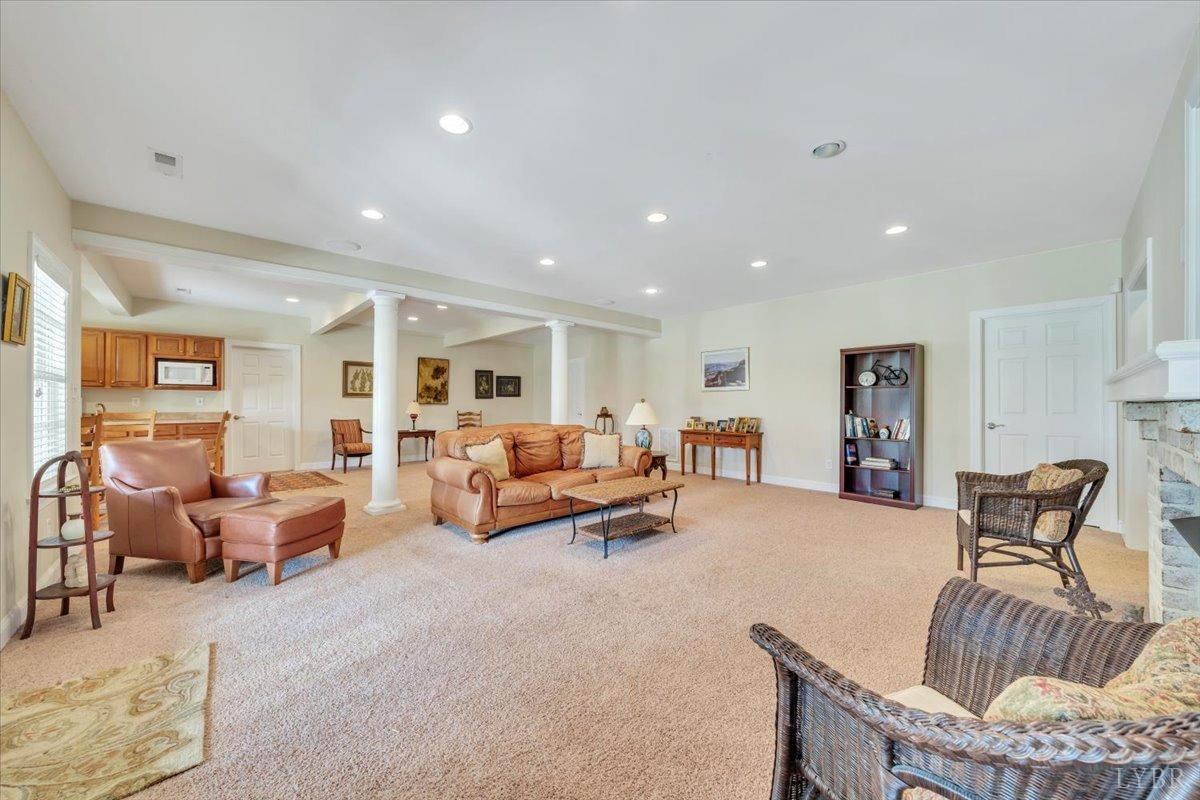 Lynchburg, Virginia 24503, United States, 4 Bedrooms Bedrooms, ,5 BathroomsBathrooms,Residential,Active,86838