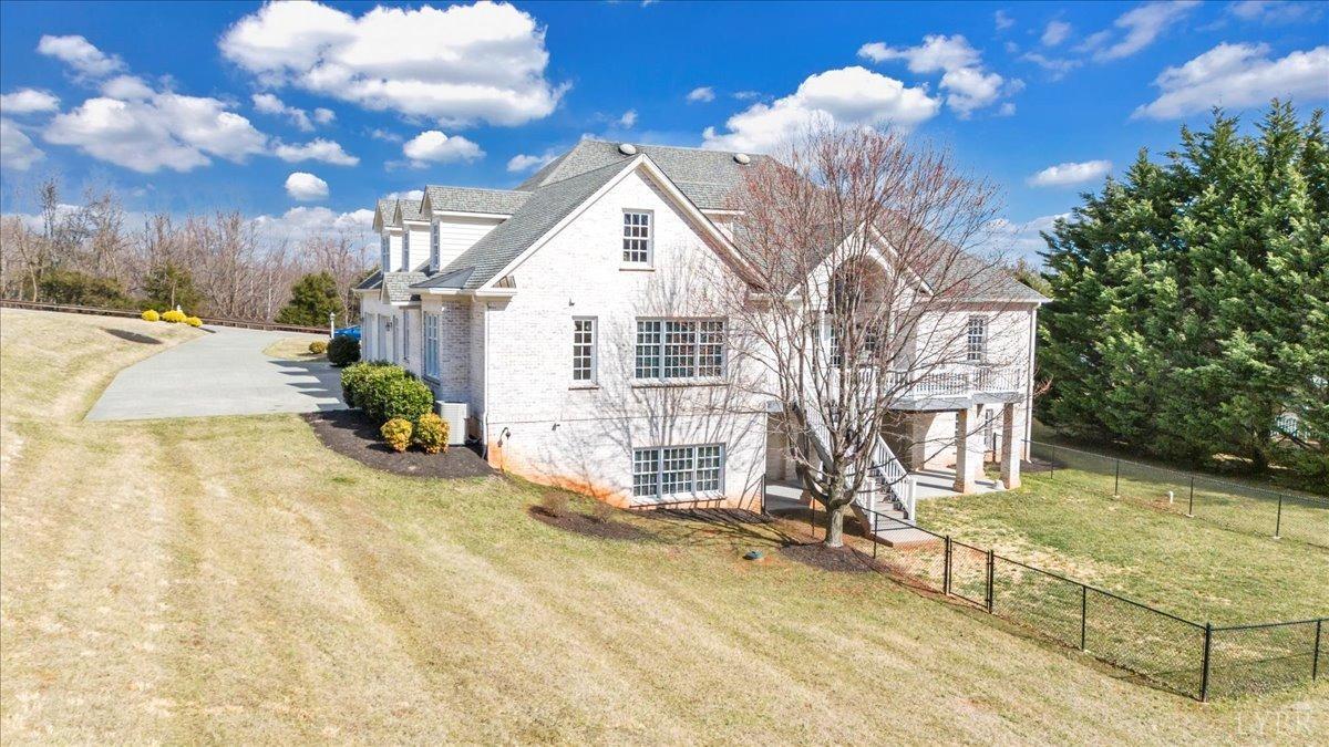 Lynchburg, Virginia 24503, United States, 4 Bedrooms Bedrooms, ,5 BathroomsBathrooms,Residential,Active,86838