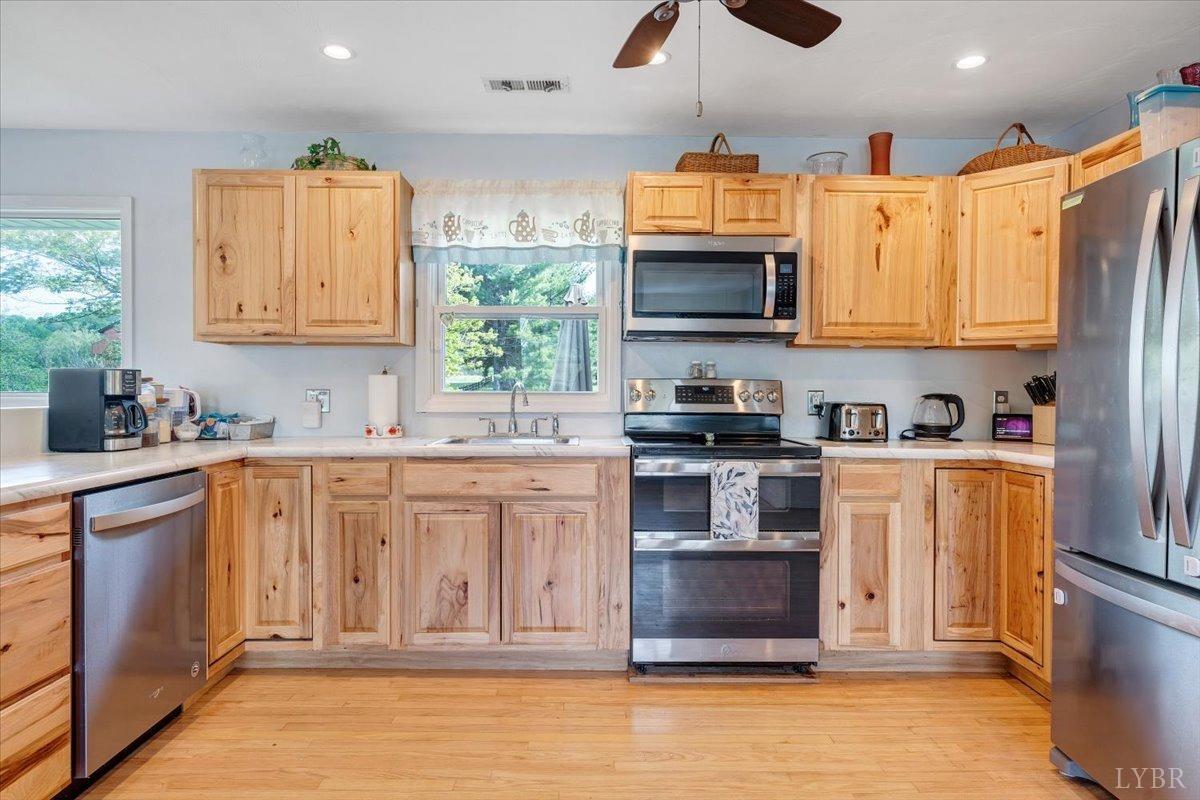 76 Lakeland Circle, Troutville, Virginia image 13
