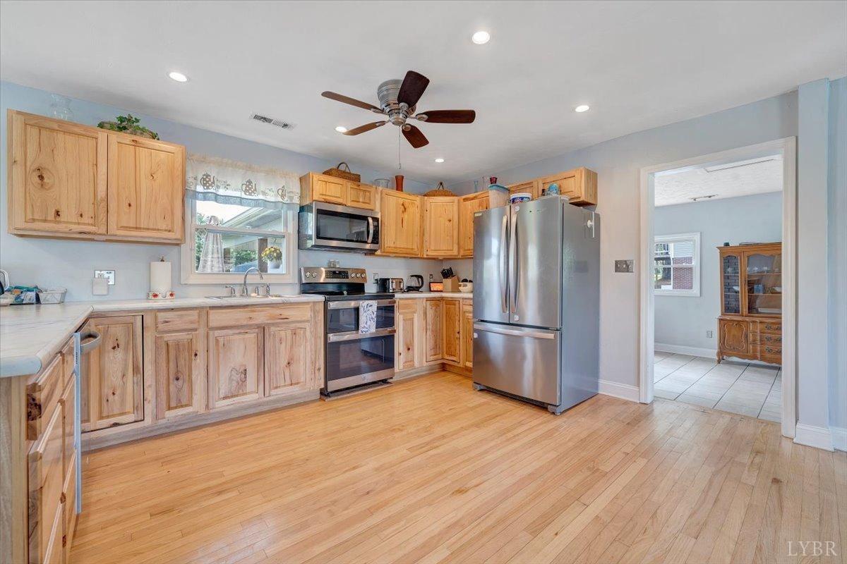 76 Lakeland Circle, Troutville, Virginia image 12