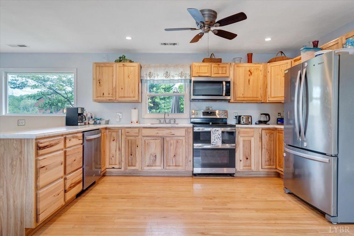 76 Lakeland Circle, Troutville, Virginia image 14