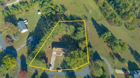 Tiny photo for 285 Morningside Drive, Appomattox, VA 24522 (MLS # 362550)