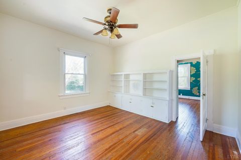 Tiny photo for 113 Garland Avenue, Amherst, VA 24521 (MLS # 365659)