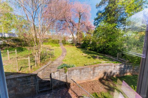 Tiny photo for 113 Garland Avenue, Amherst, VA 24521 (MLS # 365659)