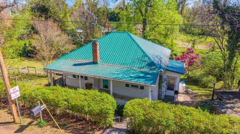 Tiny photo for 113 Garland Avenue, Amherst, VA 24521 (MLS # 365659)