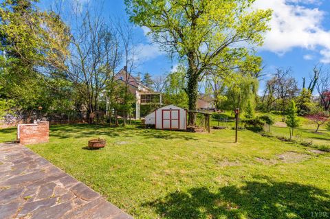 Tiny photo for 113 Garland Avenue, Amherst, VA 24521 (MLS # 365659)