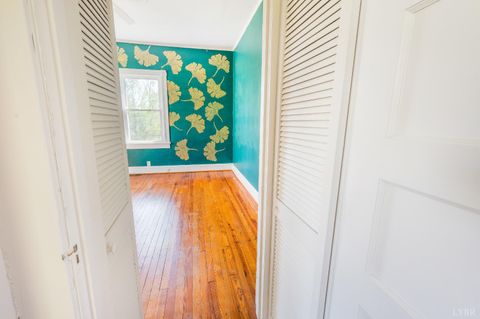 Tiny photo for 113 Garland Avenue, Amherst, VA 24521 (MLS # 365659)