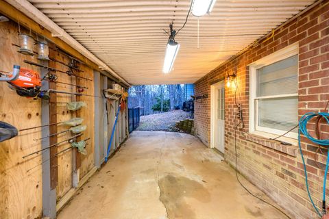 Tiny photo for 424 Cambridge Drive, Lynchburg, VA 24502 (MLS # 363564)