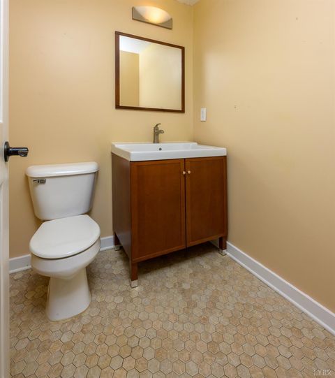 Tiny photo for 424 Cambridge Drive, Lynchburg, VA 24502 (MLS # 363564)